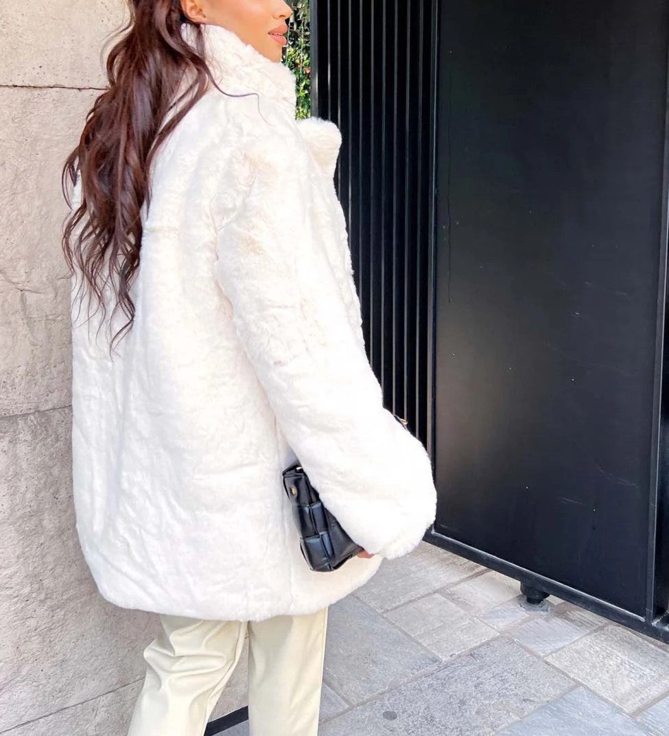 Beige or white elegant fur